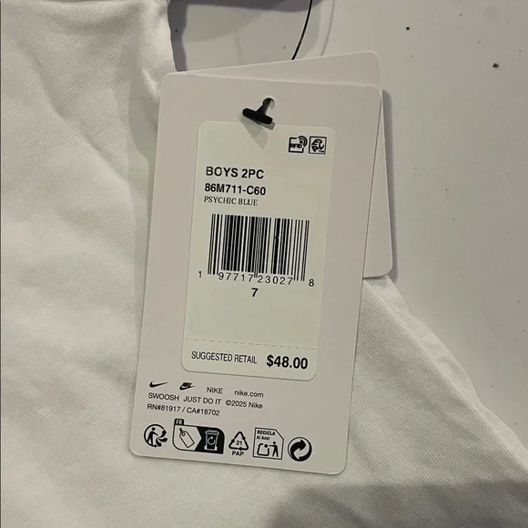 NEW! Nike 2-piece t-shirt and Nike logo shorts set. Size 7. BOYS. - Picture 9 of 9